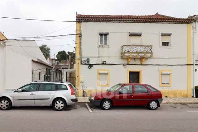 Building, Mafra - 600211